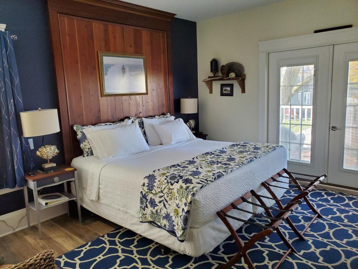 Anchor Inn Boutique Hotel Put-in-Bay Exterior photo