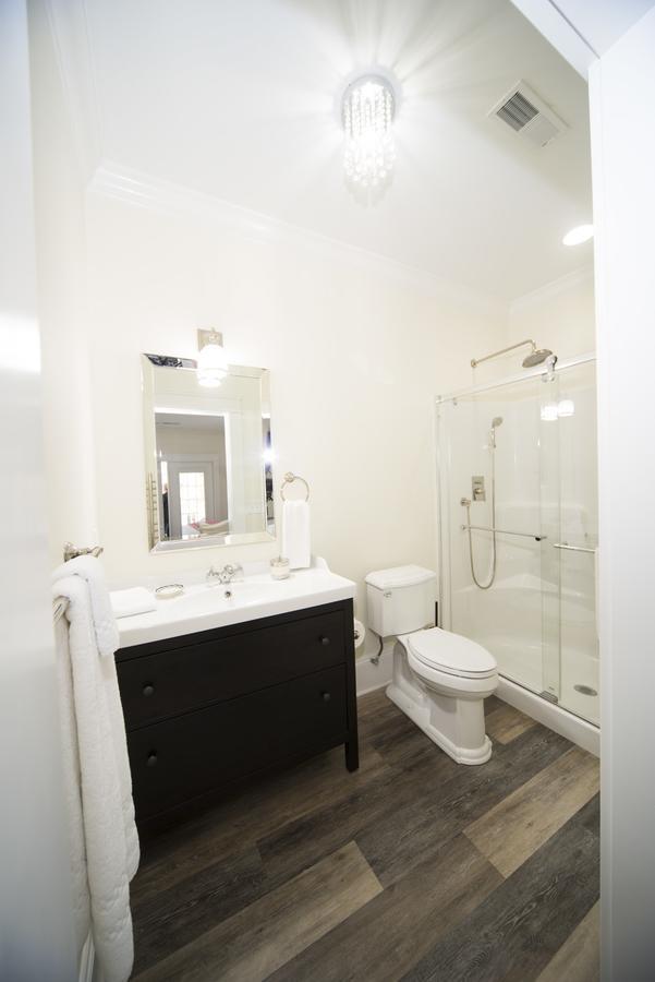 Anchor Inn Boutique Hotel Put-in-Bay Exterior photo