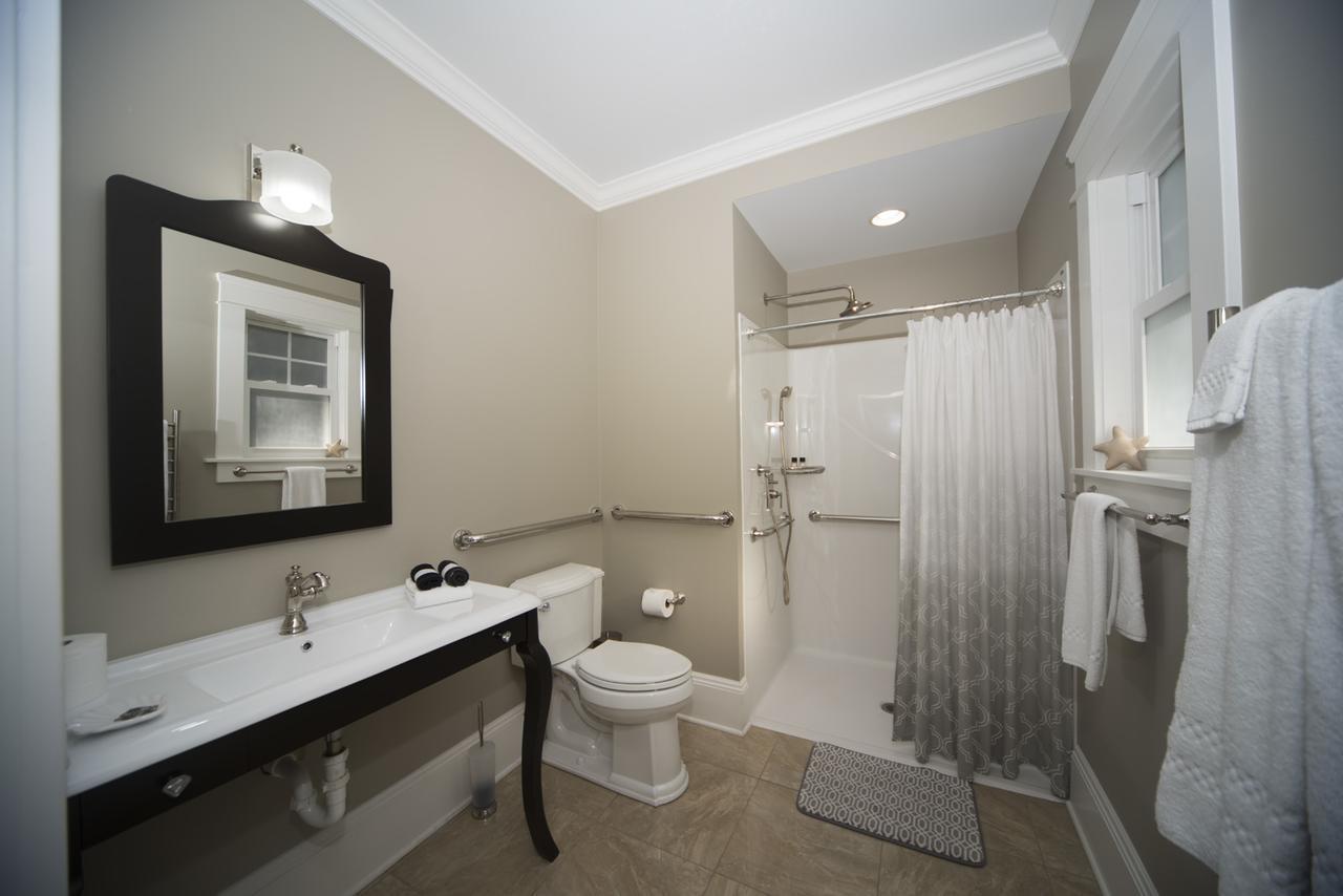 Anchor Inn Boutique Hotel Put-in-Bay Exterior photo